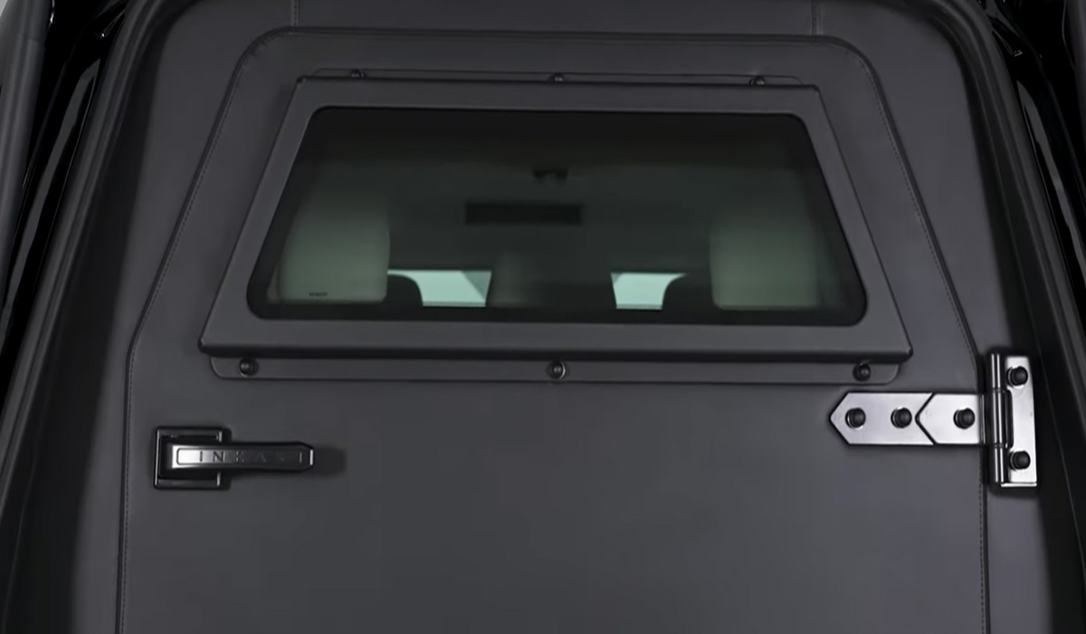 Броньований Toyota Land Cruiser 300